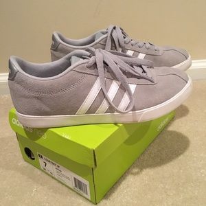Adidas size 7 Courtset sneakers